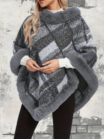 Langer Poncho-Pullover mit Fellimitatbesatz im Karo-Design
