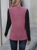 Damen Pullover Langarmshirt mit Kontrastärmeln und Knopfdetail am Rundhals