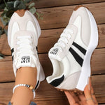 Damen Plateau-Sneaker aus Veloursleder mit Retro-Streifen bequem