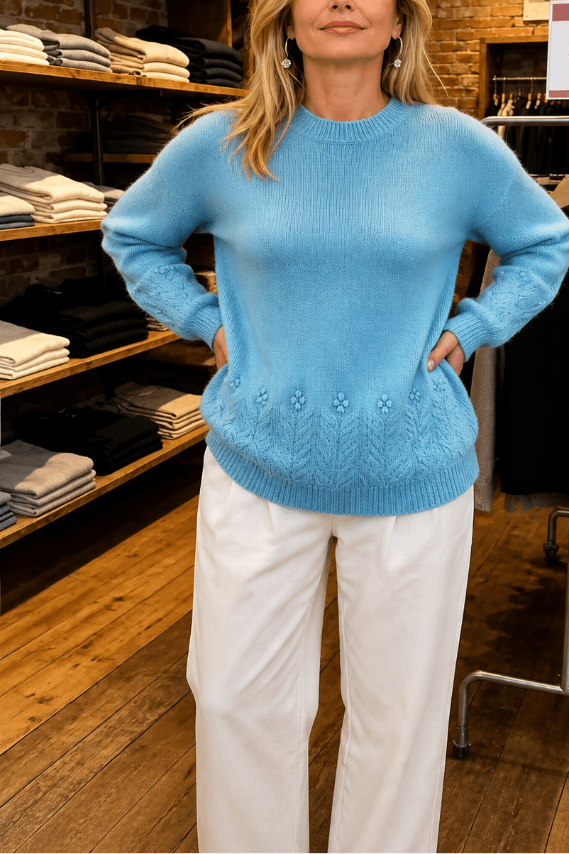 Zopfmuster Rundhals Strickpullover mit Blumendetails am Saum
