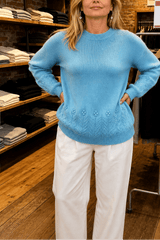 Zopfmuster Rundhals Strickpullover mit Blumendetails am Saum