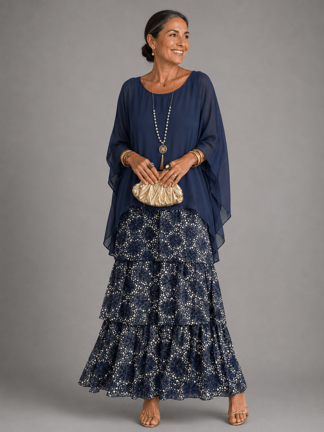 Gestuftes Chiffon-Maxikleid mit Fliessendem Cape-Ärmel und Weitem Schnitt