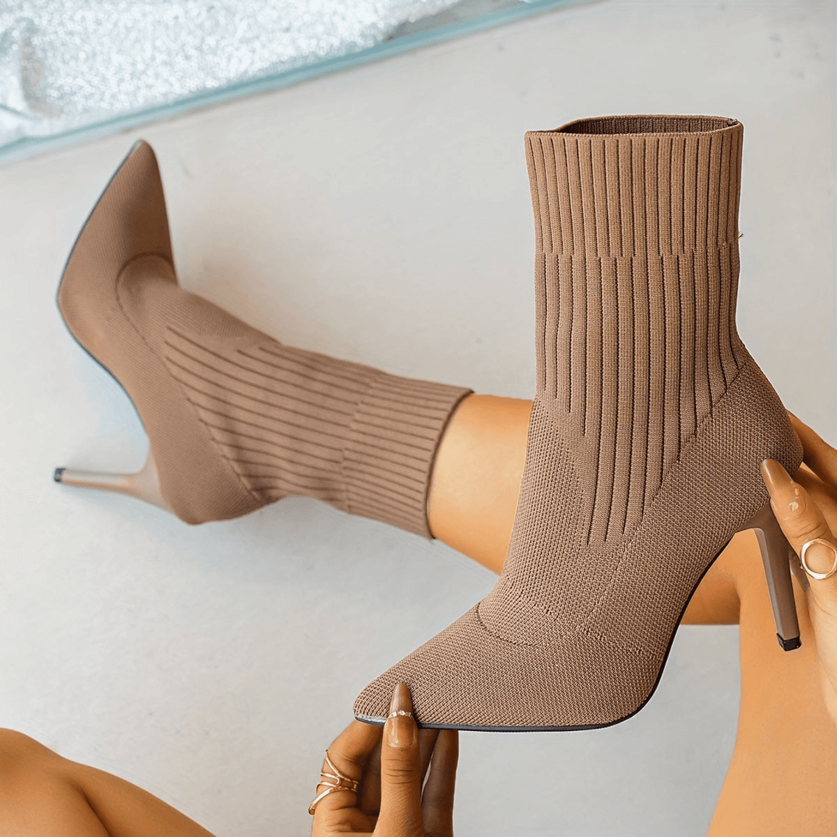 Damen Stiefeletten mit spitzer Zehe und Stiletto-Absatz aus Strickmaterial