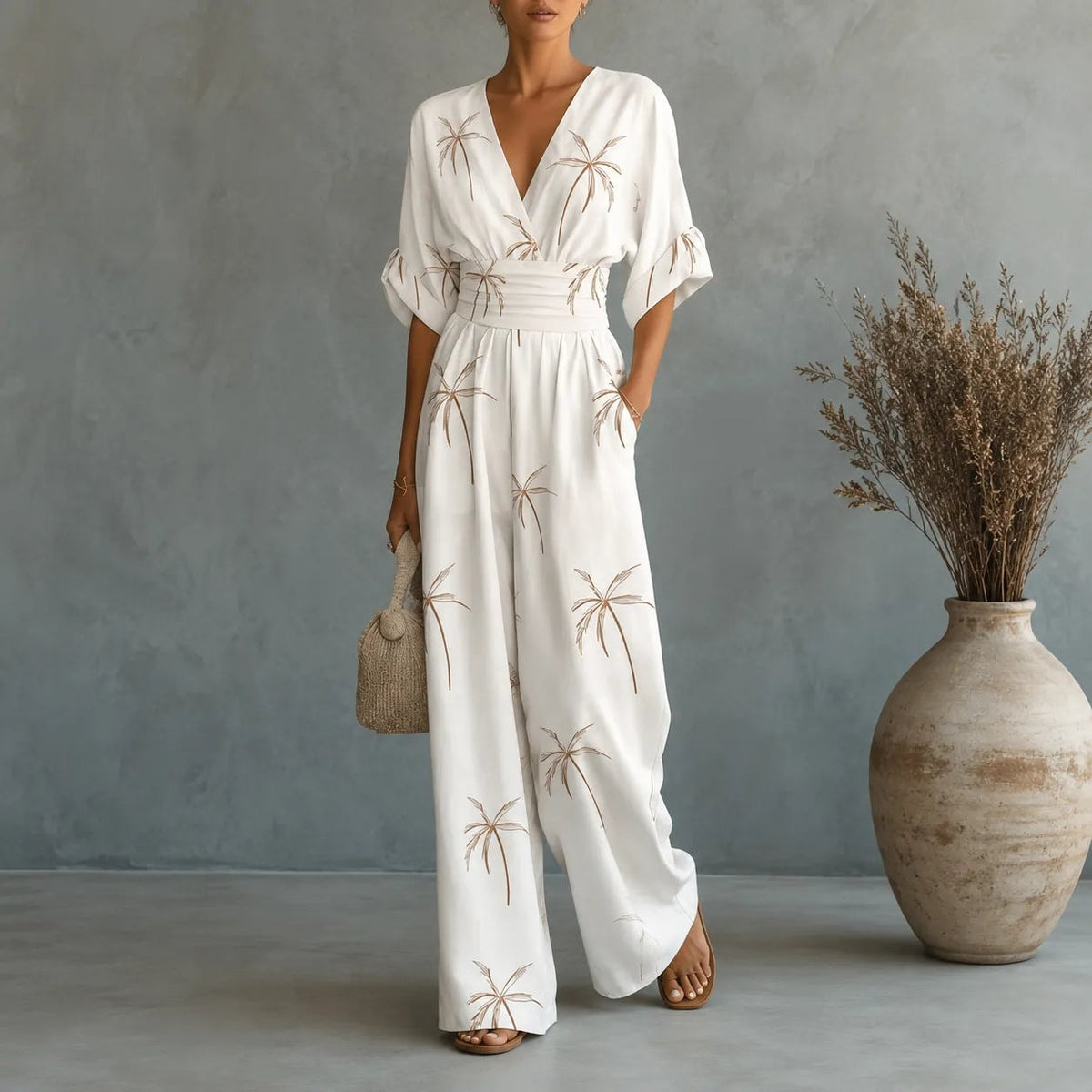 Solene V-Ausschnitt Jumpsuit mit weitem Bein und gebundener Taille