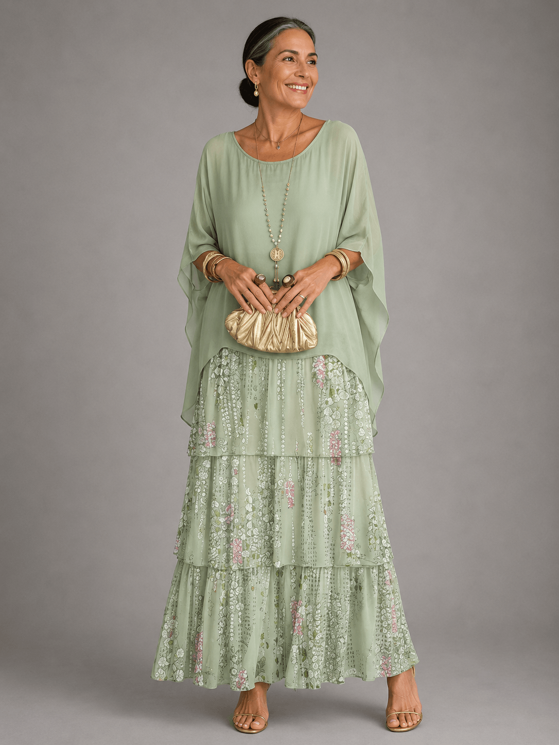 Gestuftes Chiffon-Maxikleid mit Fliessendem Cape-Ärmel und Weitem Schnitt