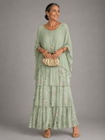 Gestuftes Chiffon-Maxikleid mit Fliessendem Cape-Ärmel und Weitem Schnitt