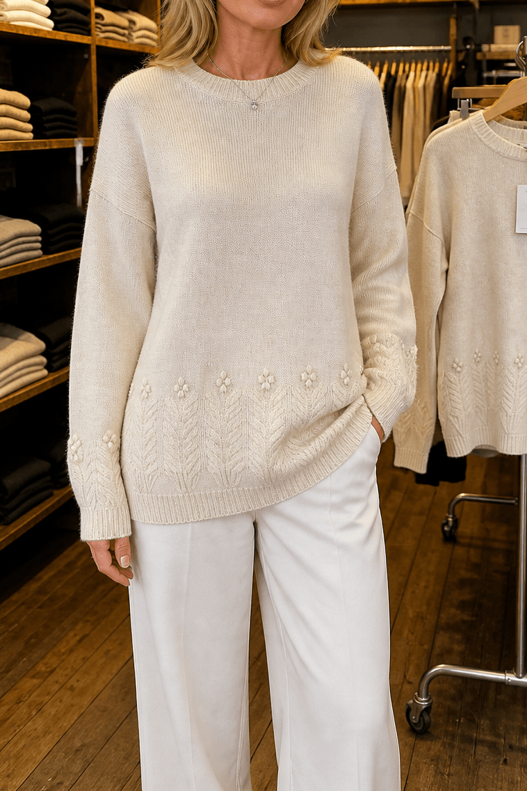 Zopfmuster Rundhals Strickpullover mit Blumendetails am Saum