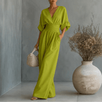Weiter Jumpsuit mit V-Ausschnitt und plissiertem Taillengürtel als Zweiteiler-Look