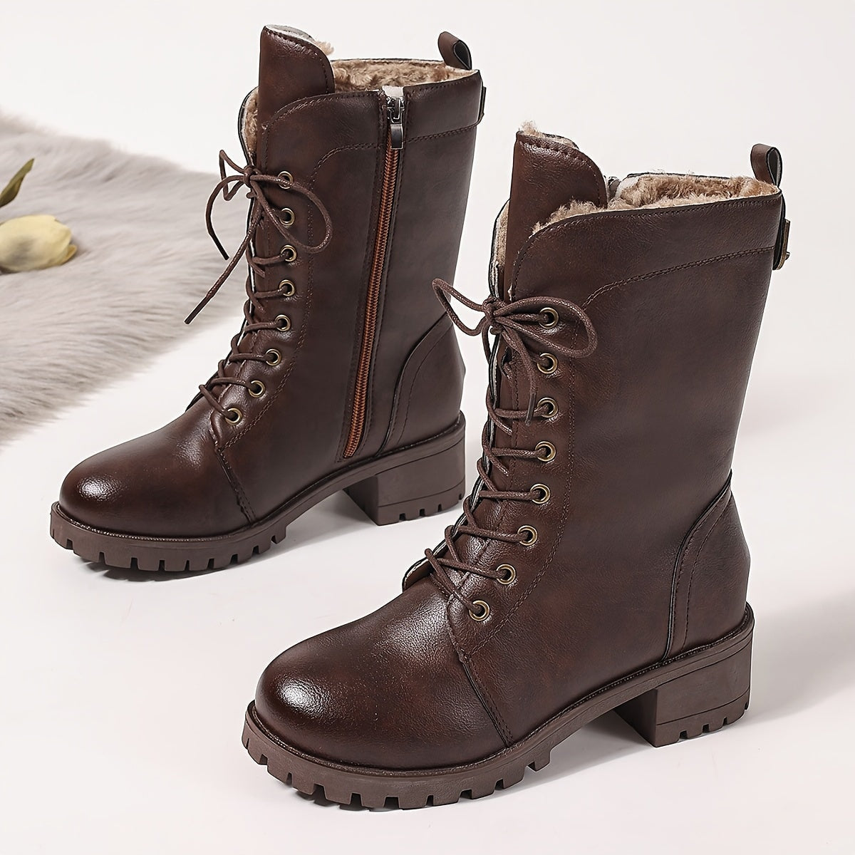 Gefütterte Damen Winterstiefel mit Schnürung und Reissverschluss
