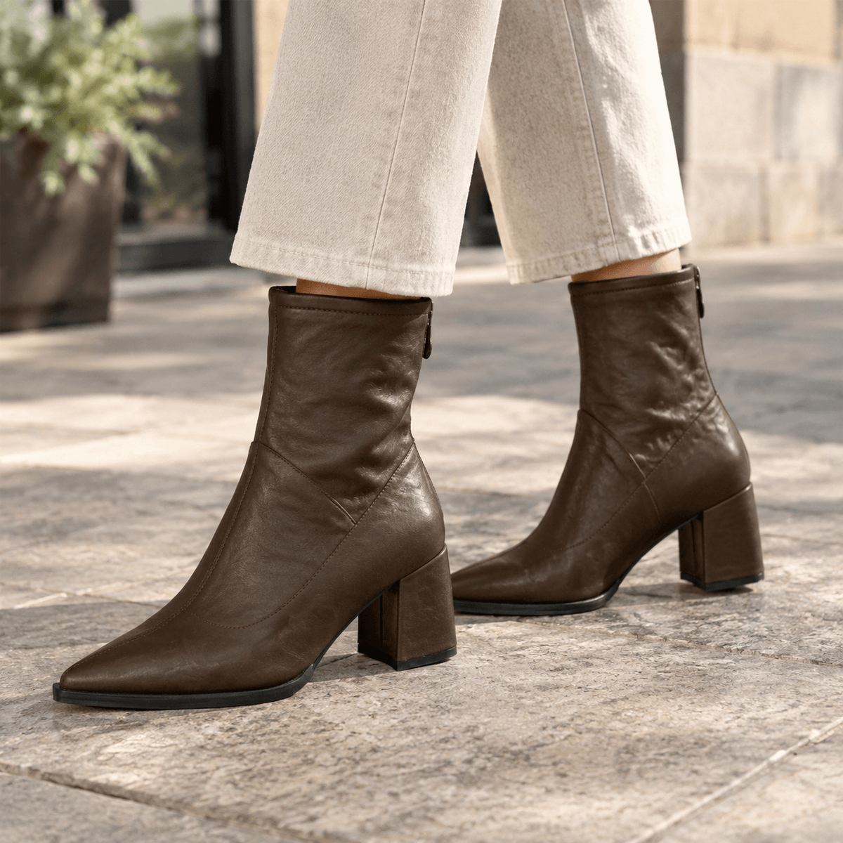 Spitze Damen Stiefeletten mit Blockabsatz und Reissverschluss