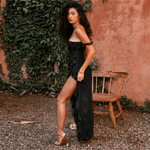 Elegantes Maxikleid mit Beinschlitz und Rüschendetails für den Herbst