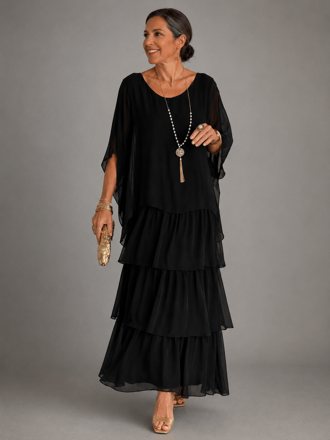 Gestuftes Chiffon-Maxikleid mit Fliessendem Cape-Ärmel und Weitem Schnitt