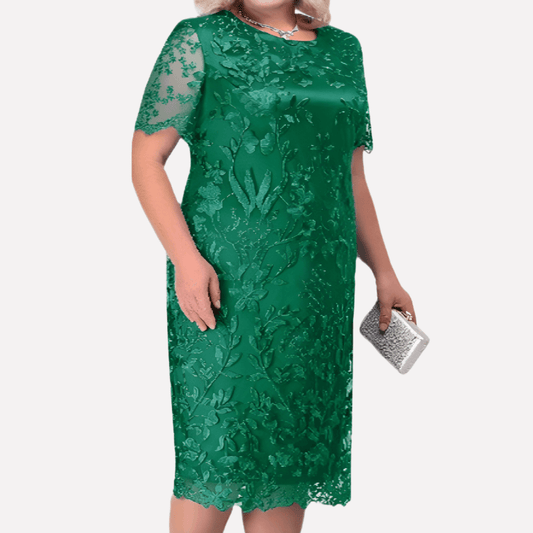 Elegantes Spitzenkleid für Damen in grossen Grössen für den Herbst