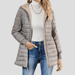 Gefütterte Steppjacke mit Kapuze für Damen im Winterlook