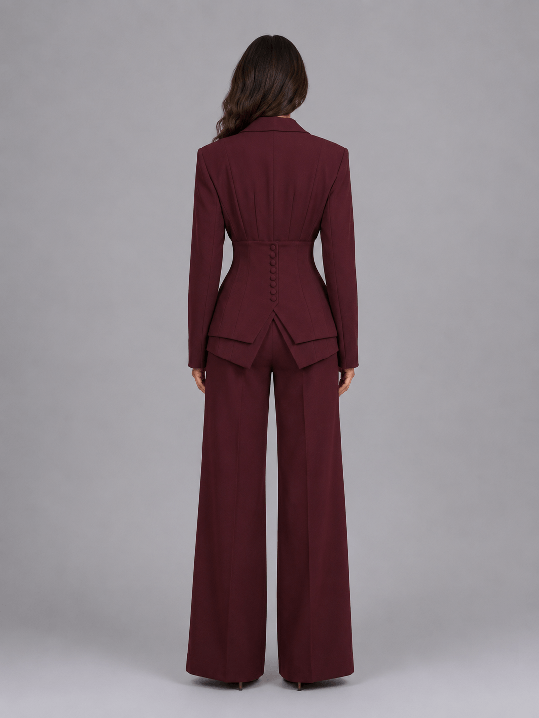 Taillierter Damen-Zweiteiler mit Blazer und weiter Stoffhose