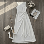 Elegantes Plissee-Maxikleid mit fliessender Silhouette für den Herbst