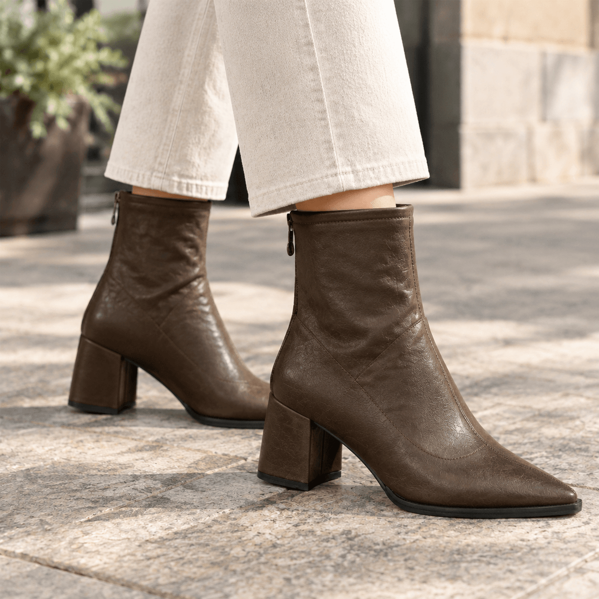 Spitze Damen Stiefeletten mit Blockabsatz und Reissverschluss