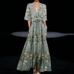Elegantes Maxikleid mit V-Ausschnitt und Beinschlitz für den Herbst