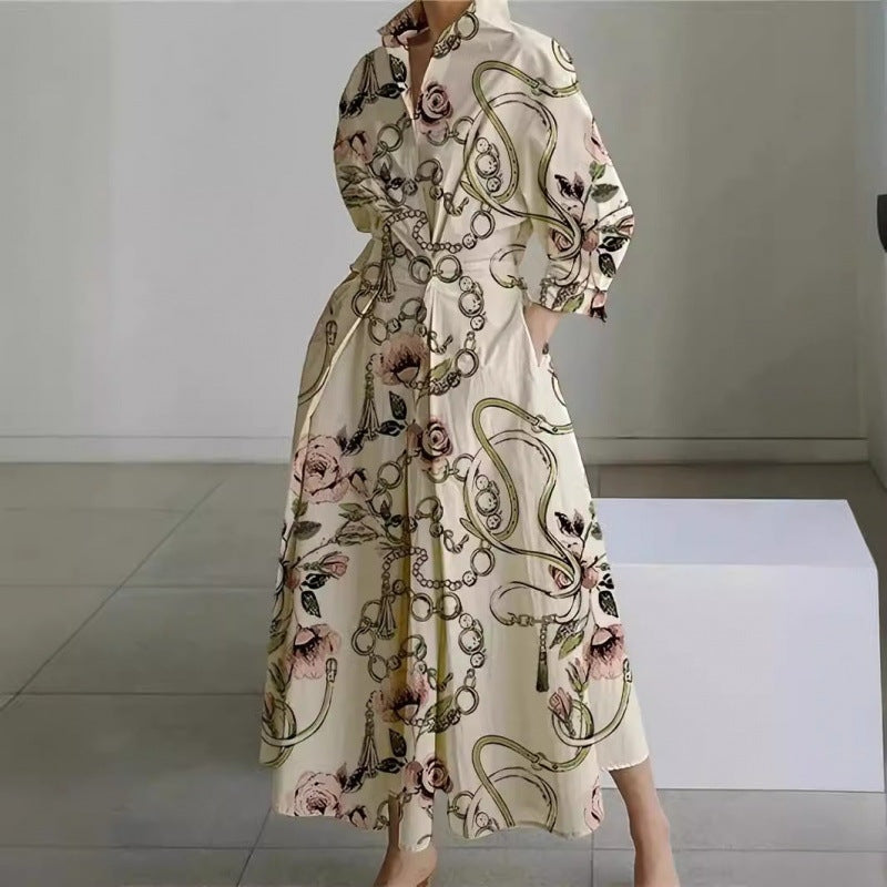 Alora Kragen-Maxikleid mit Wickeloptik und Zeitungsprint