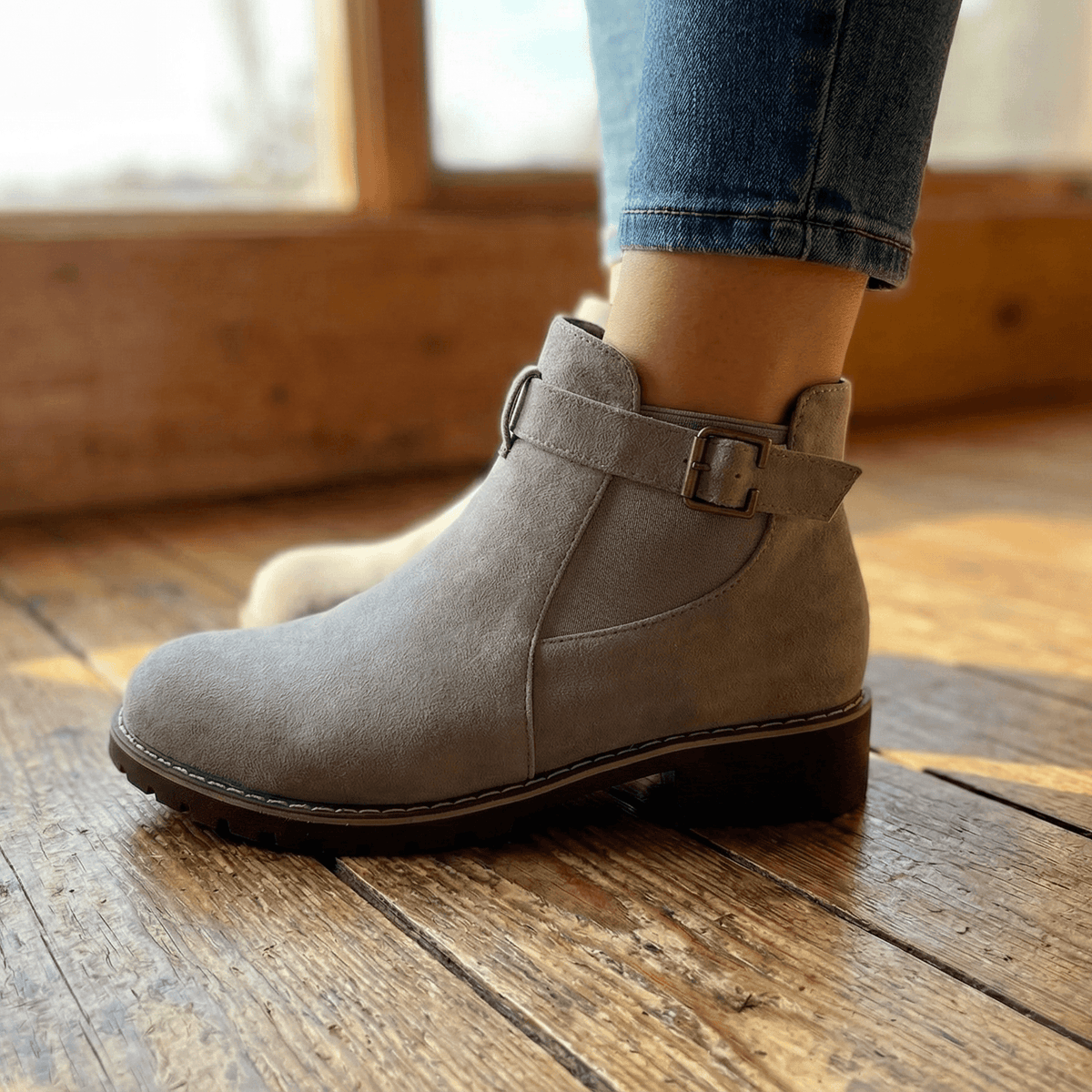 Damen Stiefeletten aus Veloursleder-Optik mit Schnalle und Blockabsatz