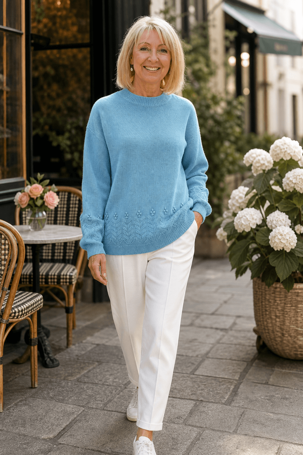 Zopfmuster Rundhals Strickpullover mit Blumendetails am Saum