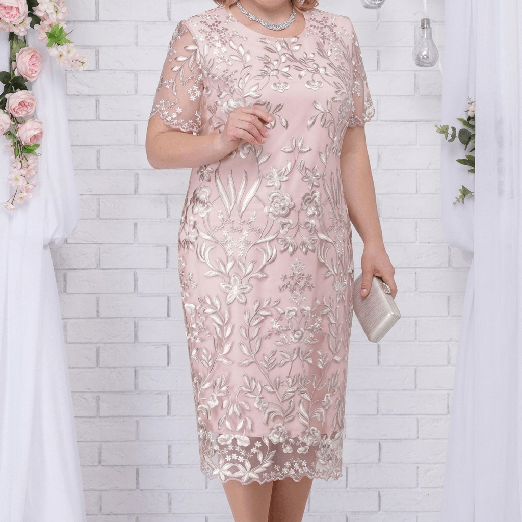 Elegantes Spitzenkleid für Damen in grossen Grössen für den Herbst