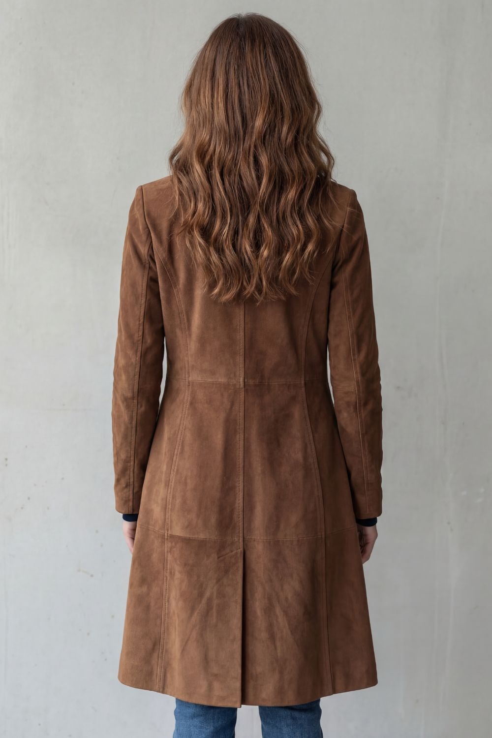 Langer Damenmantel im Wildleder-Look mit Taillenformung