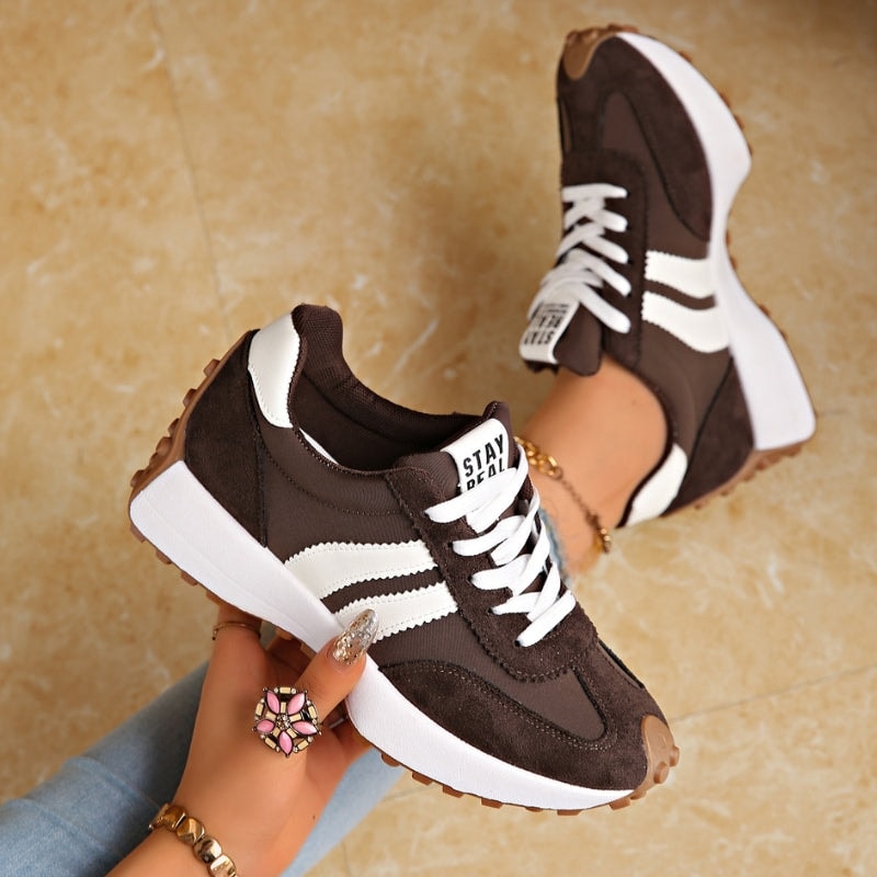 Damen Plateau-Sneaker aus Veloursleder mit Retro-Streifen bequem