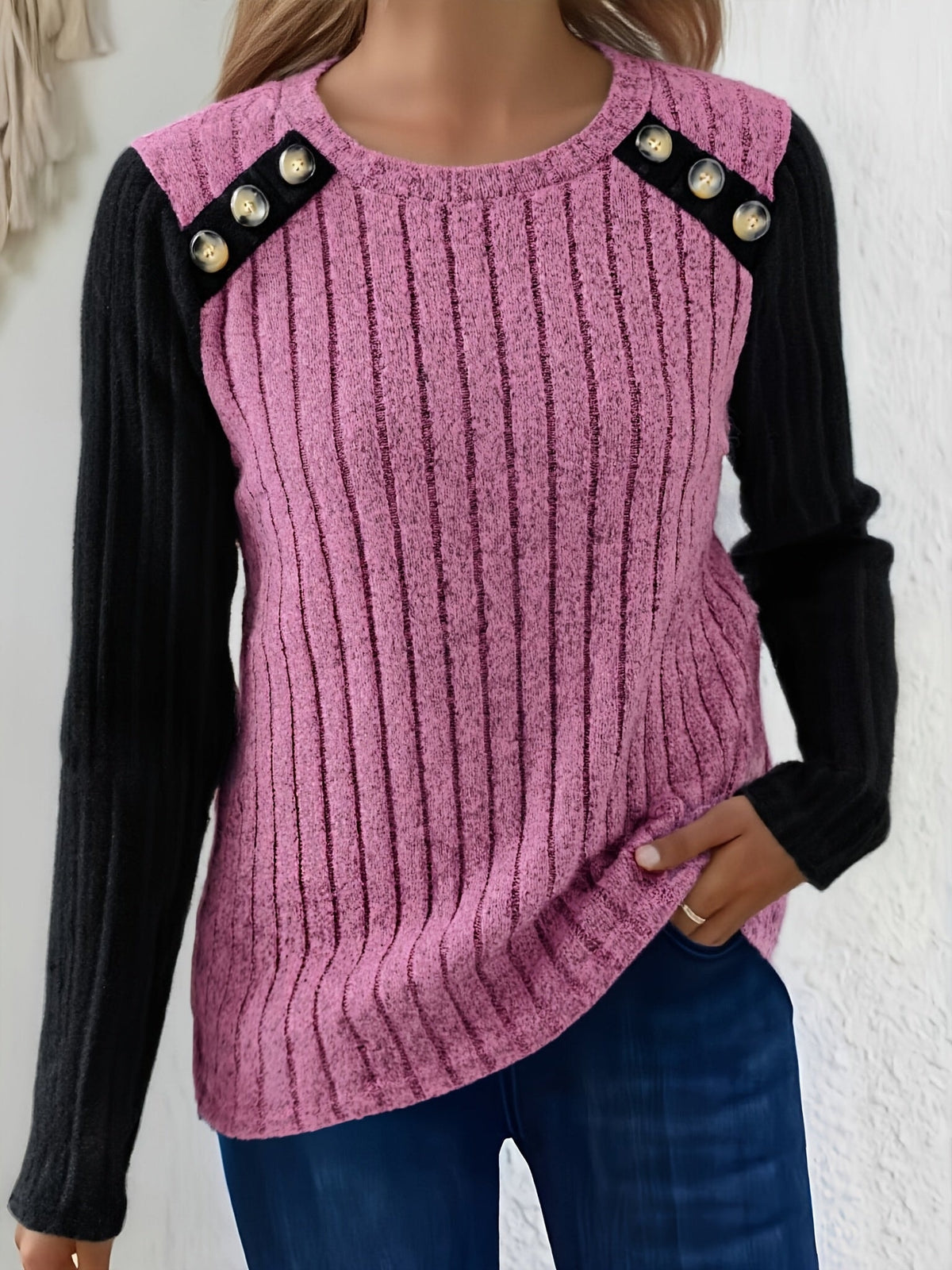 Damen Pullover Langarmshirt mit Kontrastärmeln und Knopfdetail am Rundhals