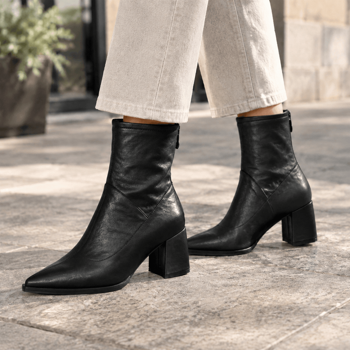 Spitze Damen Stiefeletten mit Blockabsatz und Reissverschluss