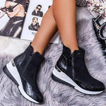 Damen Keil-Stiefeletten mit Kroko-Print und Seitenreissverschluss