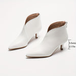 Damen Stiefeletten mit Kitten-Heel-Absatz und spitzer Zehenpartie