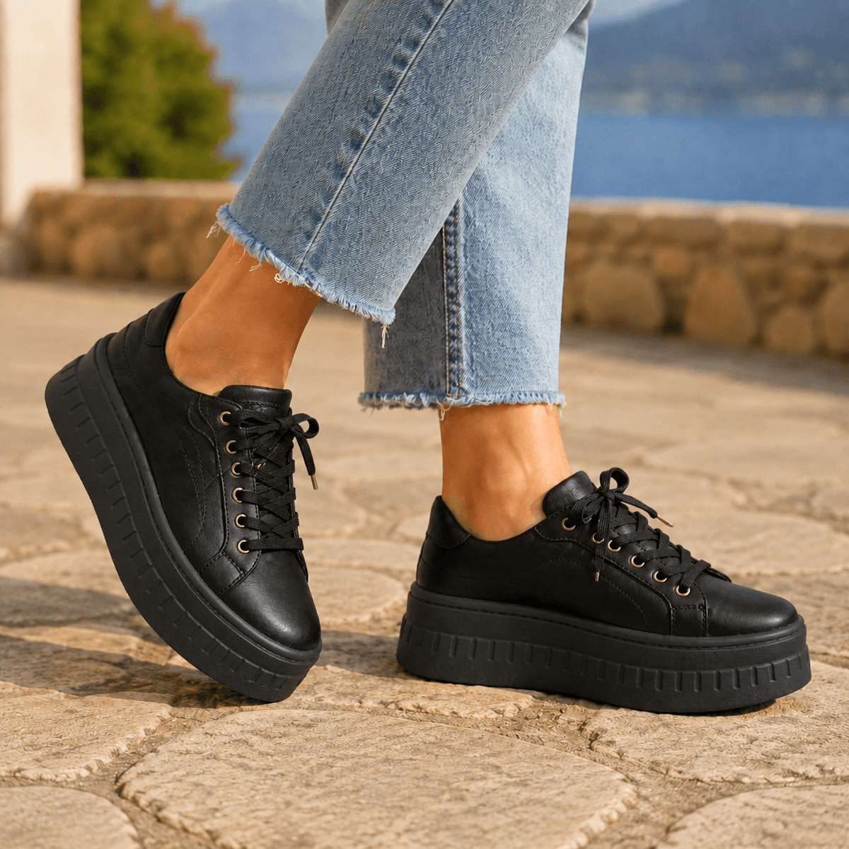 Orthopädische Damen-Sneakers mit bequemer Fussbett-Stütze und Plateausohle