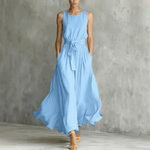 Taillenbetontes Schnürkleid mit fliessendem Rock für den Herbst