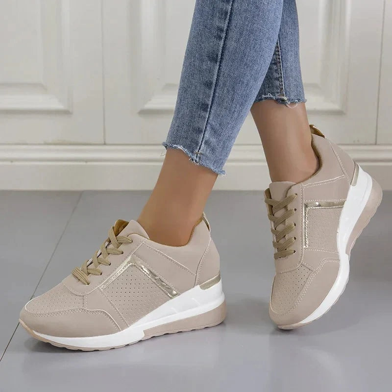 Bequeme Damen Sneaker mit atmungsaktivem Mesh und Keilsohle