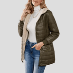 Gefütterte Steppjacke mit Kapuze für Damen im Winterlook