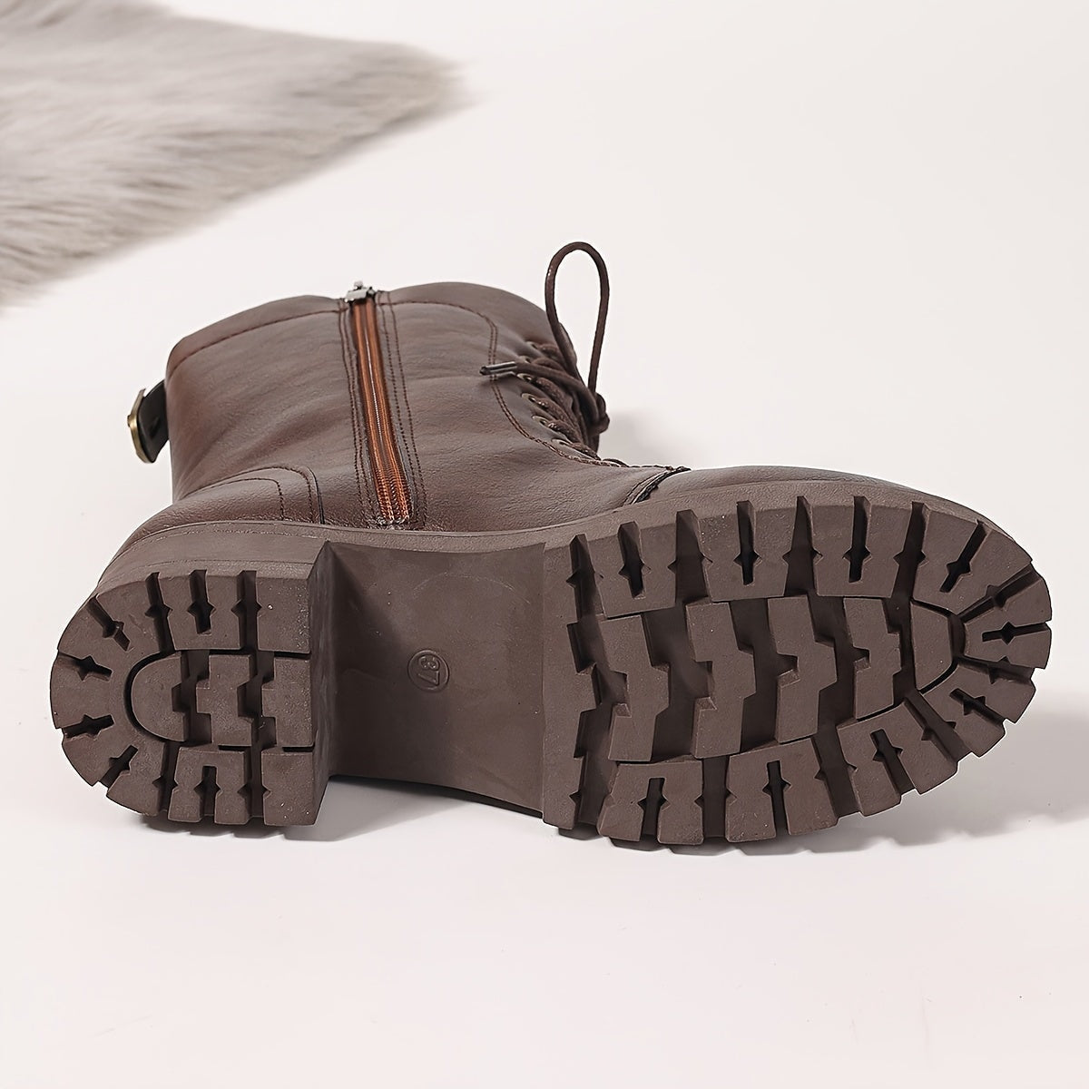 Gefütterte Damen Winterstiefel mit Schnürung und Reissverschluss