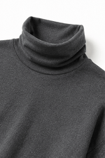 Zweiteiliges Rollkragen-Set mit weitem Hosenbein