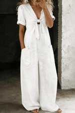 Maya Denim-Jumpsuit mit V-Ausschnitt und Bindeknoten
