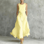 Taillenbetontes Schnürkleid mit fliessendem Rock für den Herbst
