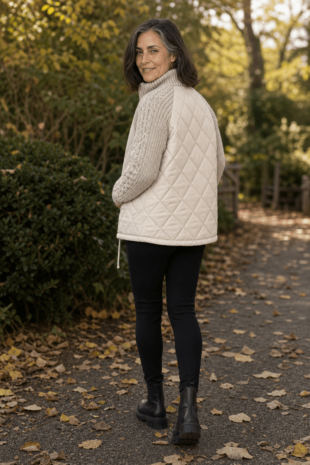 Damen Steppjacke mit Strickbesatz an Bund Ärmeln und Kragen im Patchwork-Design