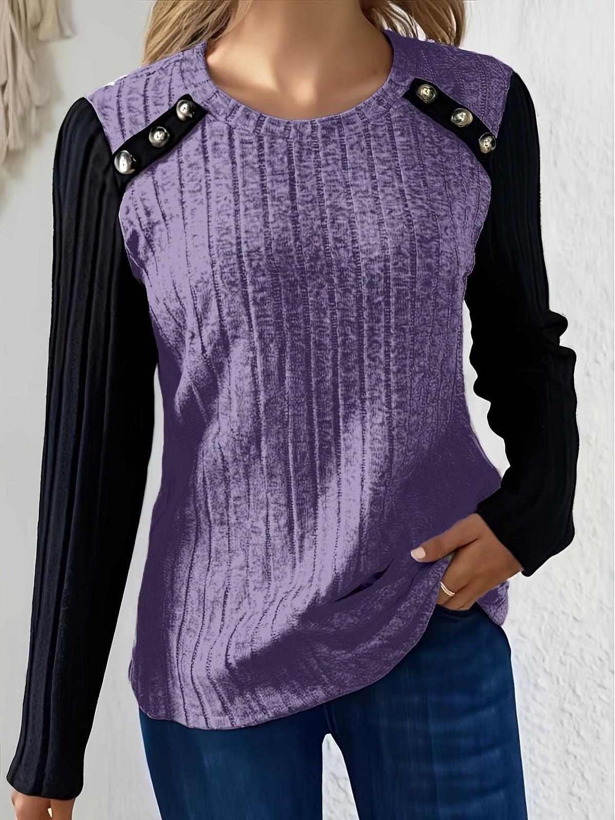 Damen Pullover Langarmshirt mit Kontrastärmeln und Knopfdetail am Rundhals