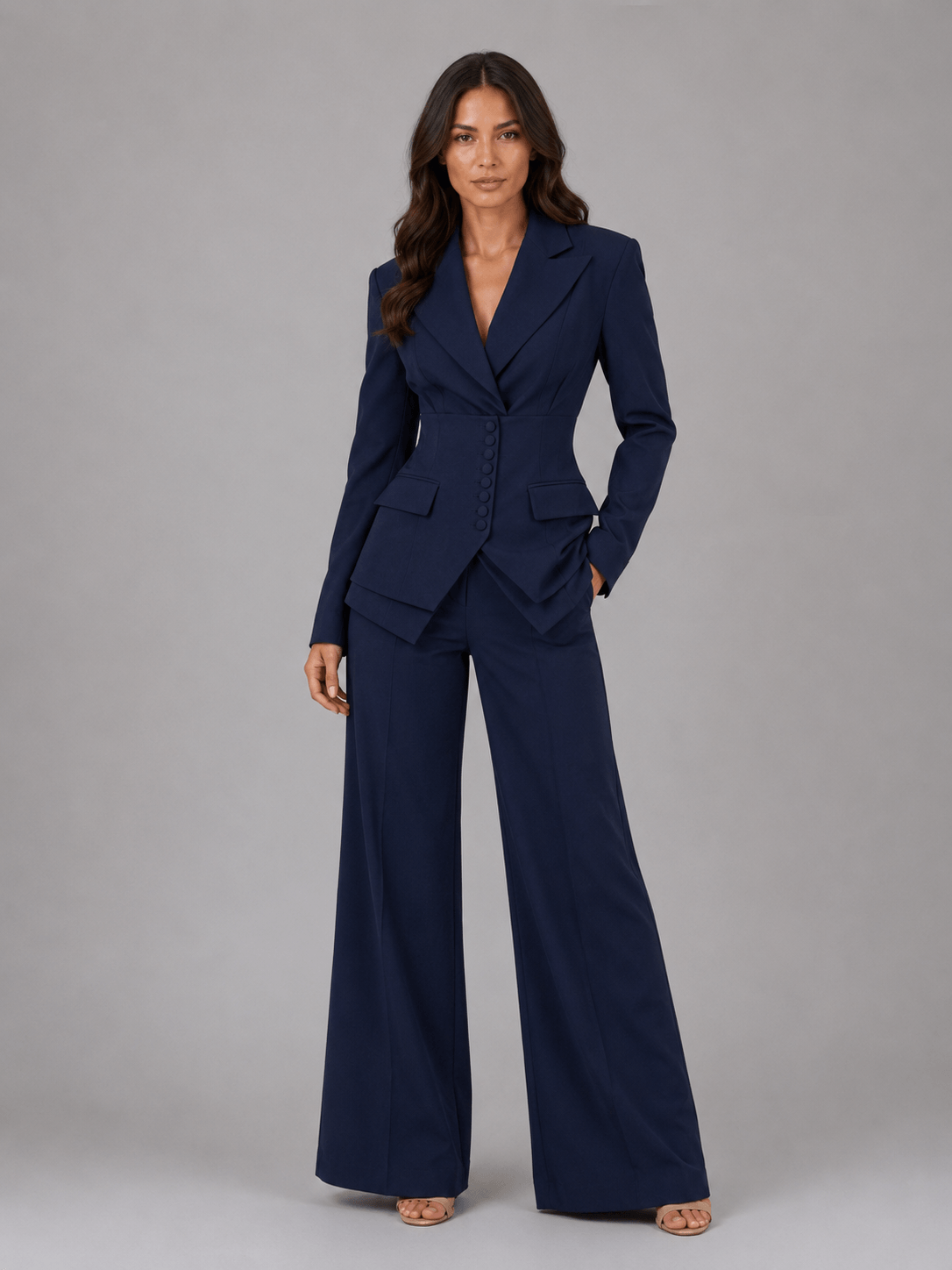 Taillierter Damen-Zweiteiler mit Blazer und weiter Stoffhose