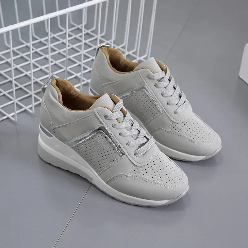 Bequeme Damen Sneaker mit atmungsaktivem Mesh und Keilsohle