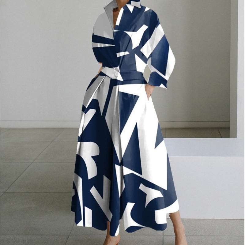 Alora Kragen-Maxikleid mit Wickeloptik und Zeitungsprint