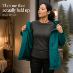 Wasserdichte Damen Regenjacke mit Kapuze und Lotuseffekt