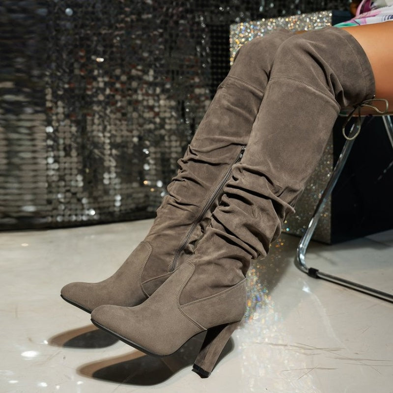 Damen Kniehohe Stiefel mit Blockabsatz und spitzer Zehenform in Wildleder-Optik