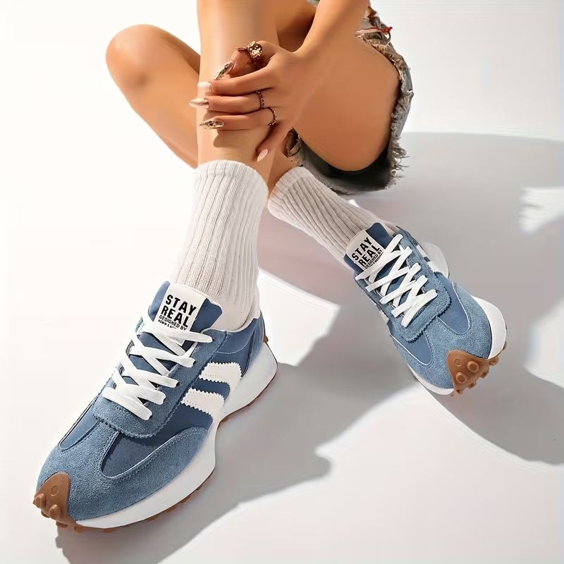 Damen Plateau-Sneaker aus Veloursleder mit Retro-Streifen bequem