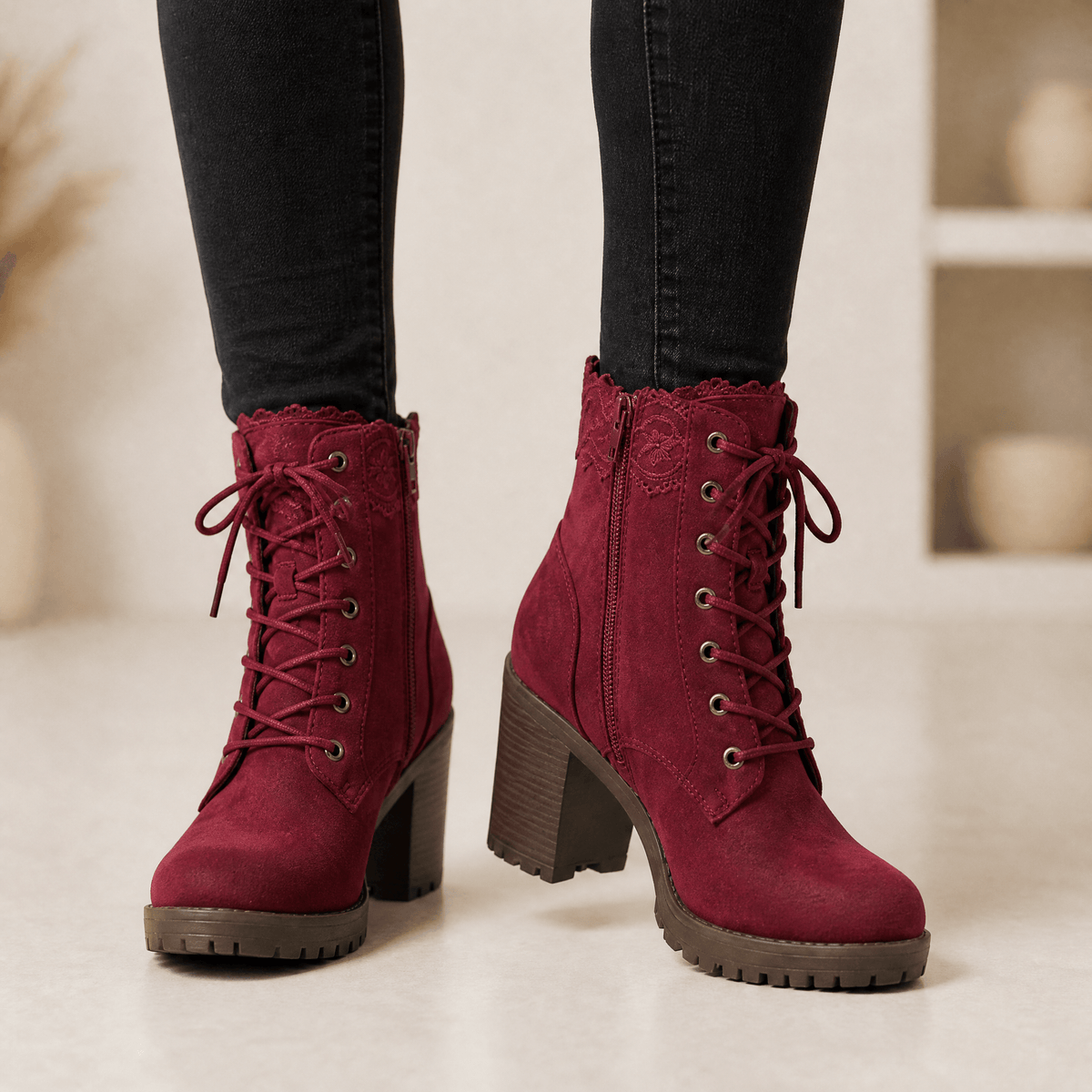 Lacelle Spitzenbesetzte Damen Stiefeletten aus Wildleder mit Blockabsatz