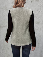 Damen Pullover Langarmshirt mit Kontrastärmeln und Knopfdetail am Rundhals